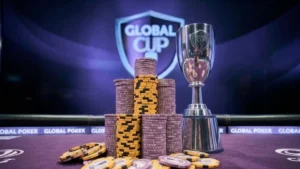 PokerGO Cup 冠軍獎盃與堆疊籌碼擺放在撲克桌上，拍攝於拉斯維加斯 PokerGO Studio 的 $5,000 單日賽現場