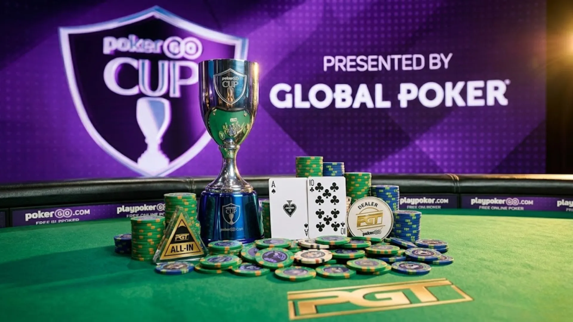 PokerGO Cup獎盃與撲克牌陳列於綠色桌面，由Global Poker贊助呈獻