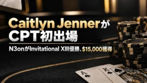 Caitlyn JennerのCPT Invitational XIII初出場を伝える黒とゴールドのポーカーカバー。チップ、トランプ、N3onの$15,000優勝を表示